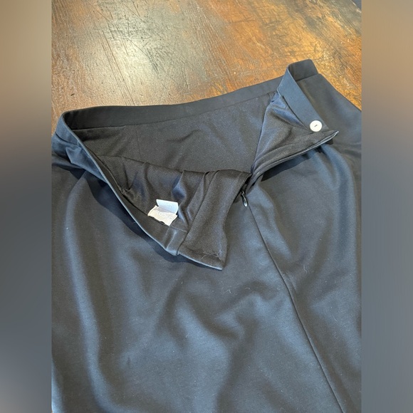 Chico’s Fully-Lined Zip-Up Black Skirt - Picture 4 of 9